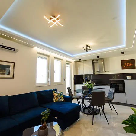 Apricus Apartment Split
