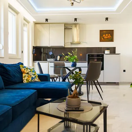 Apricus Apartment Split